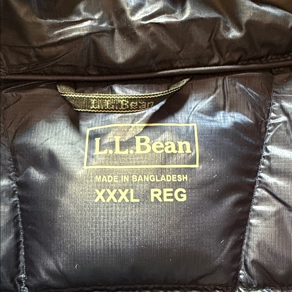 L.L. Bean Men's Navy Vest - Picture 2 of 6